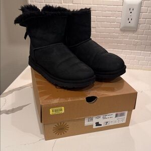 UGG Women's Black Winter Boots Mini Bailey Bow